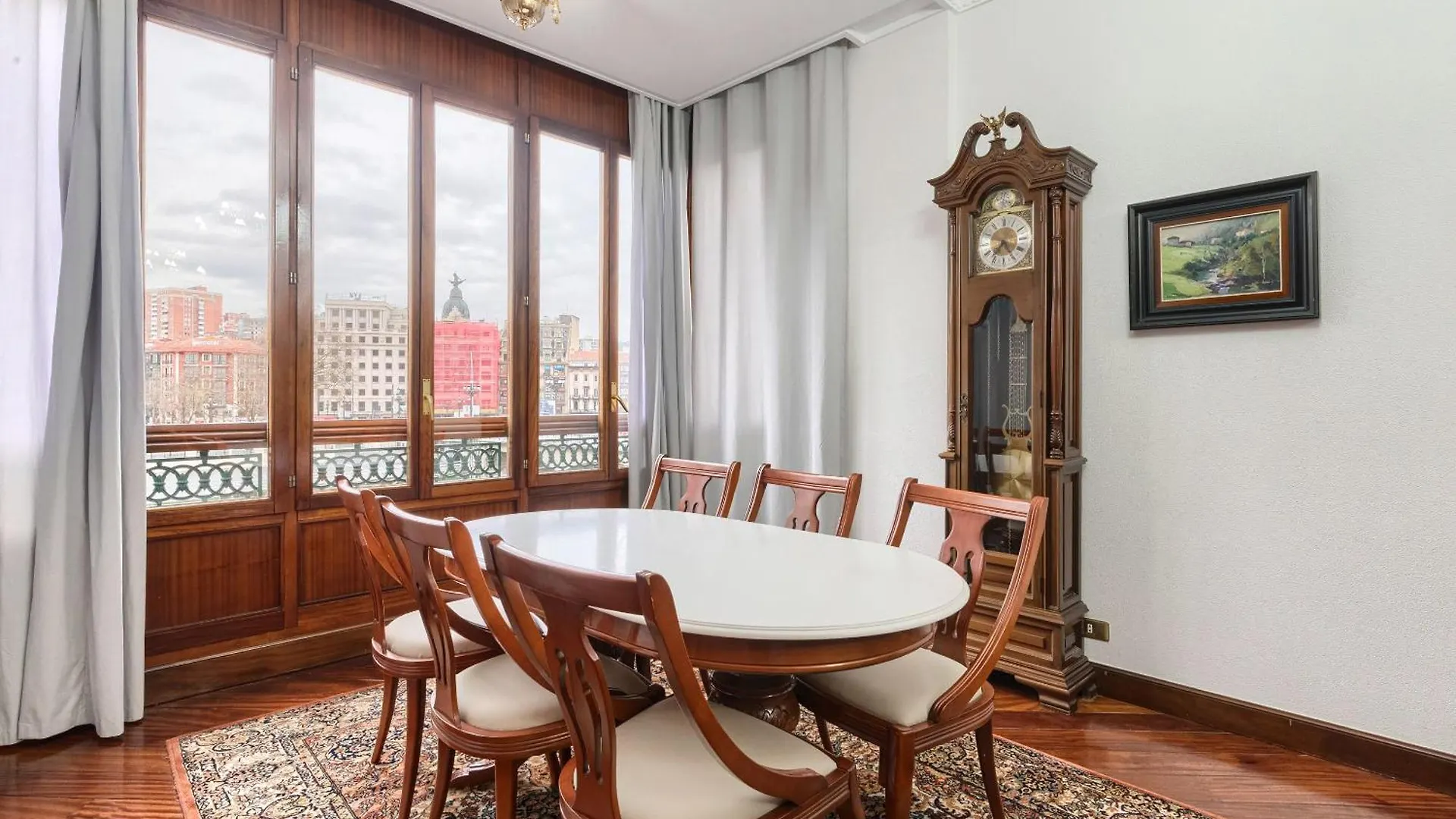 Piso Senorial Con Vistas A La Ria Apartment Bilbao Spain