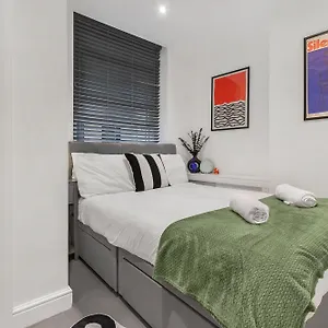 - Sleeps 3 - Near Brighton